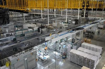 走進(jìn)德科斯米爾 感受豪車配件工廠的神奇