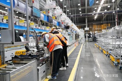 斯坦德機(jī)器人助力東風(fēng)李爾建設(shè)智能標(biāo)桿工廠，賦能汽車產(chǎn)業(yè)轉(zhuǎn)型升級